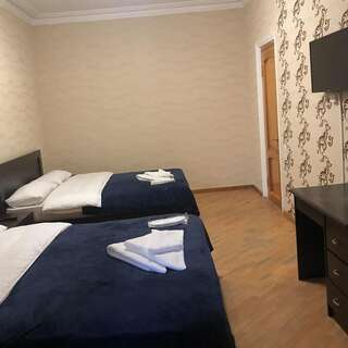 Гостевой дом 4 SEASONS HOTEL Тбилиси Двухместный номер с 2 двуспальными кроватями-13